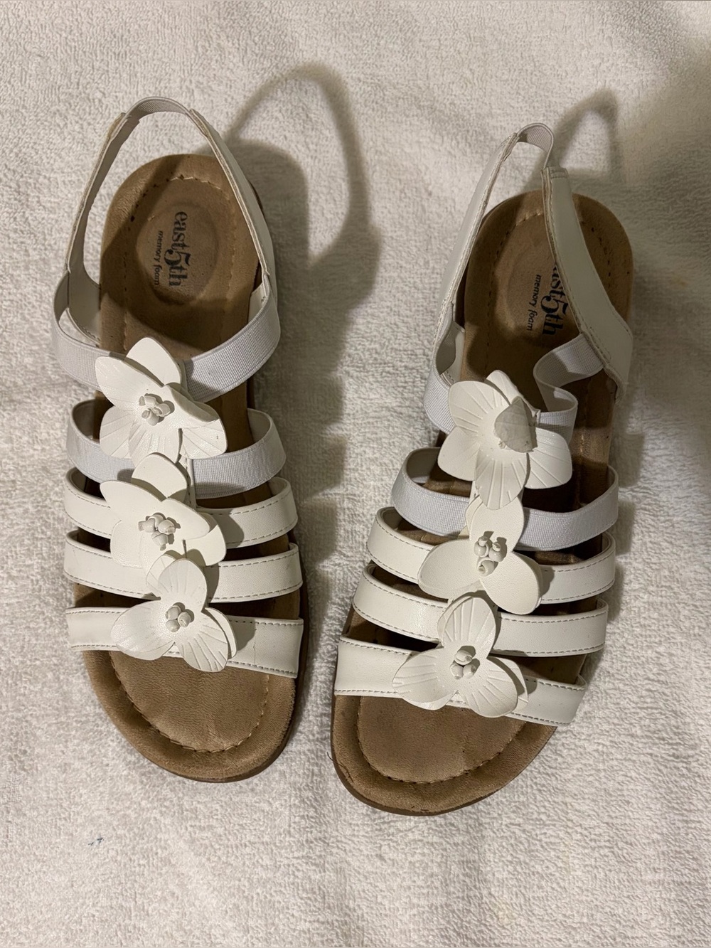 Easy Spirit White Floral Strappy Slingback Sandals